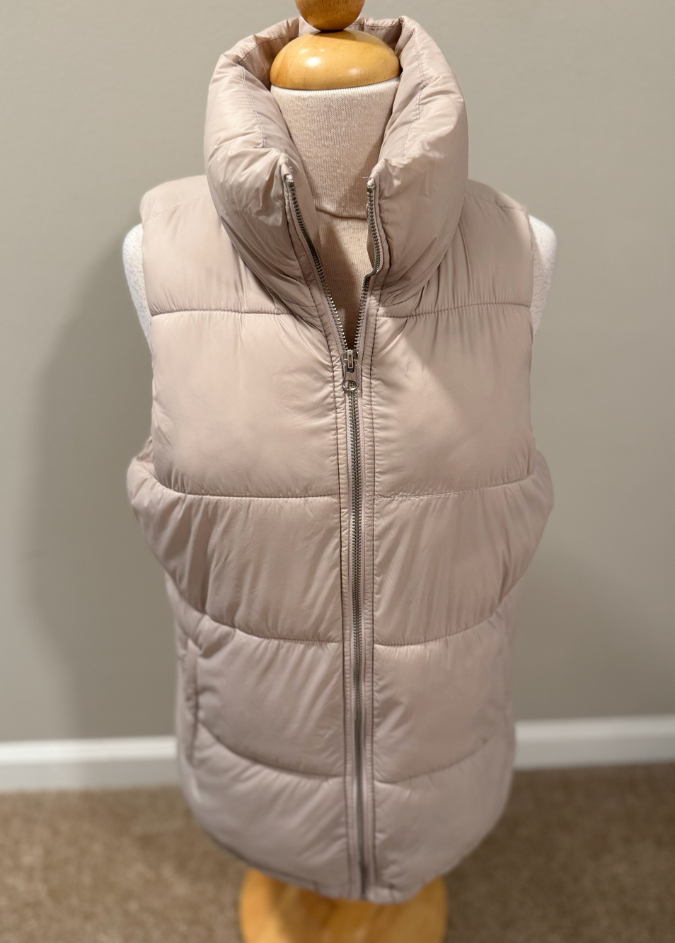 Old Navy Womens Medium Vest Beige Tan Puffer Fleece Lined Full Zip Mock Neck